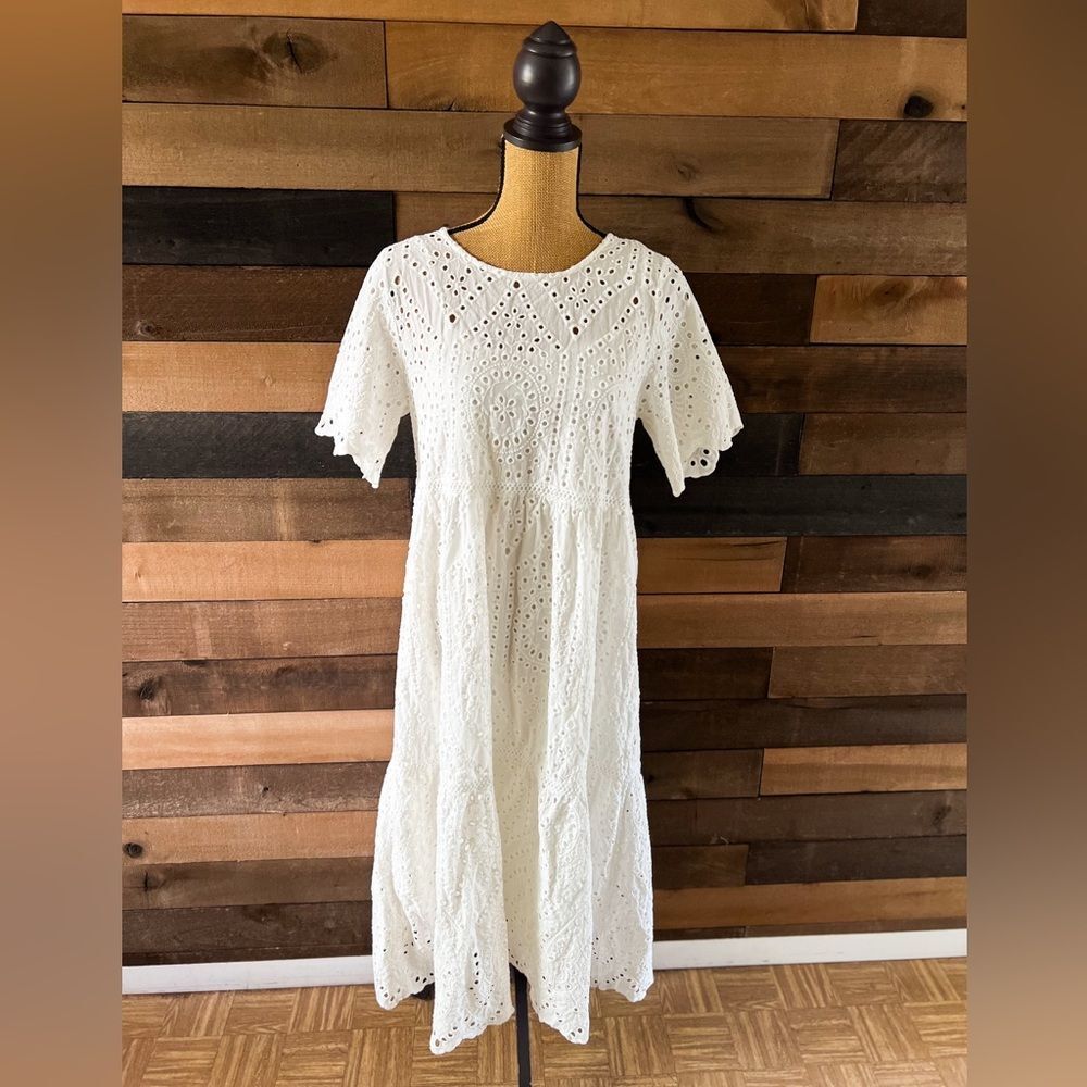 Cal Style White Eyelet Floral Short Sleeve Dress